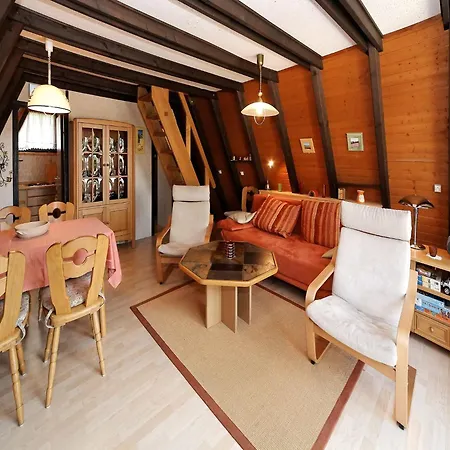 Casa de Férias Wooden Chalet With Terrace Near A Swimming Lake *